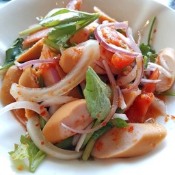 ยำไส้กรอก