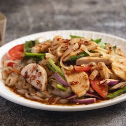 ยำเส้นเล็กหมูยอปลาร้าแซ่บ Thin Noodles and Thai Pork Sausage with Fermented Fish Spicy Sauce