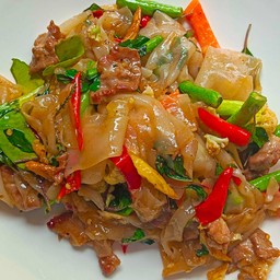 เส้นใหญ่ผัดขี้เมา