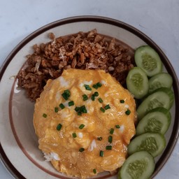ข้าวไข่ข้นไก่สับกะเทียมพริกไท(ไข่ไก่2ใบ)