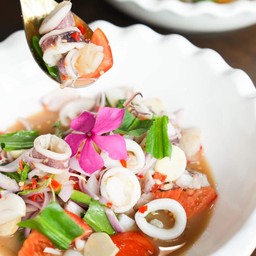 ยำปลาหมึกไข่