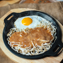 บะหมี่กระทะร้อน