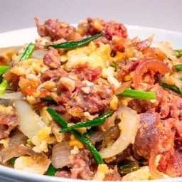 ข้าวราดแหนมผัดไข่