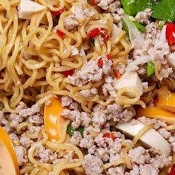 ยำมาม่าหมูสับ