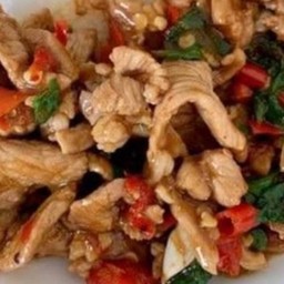 ผัดกะเพราหมูชิ้นพ่นไฟ (เป็นกับไม่เอาข้าว)