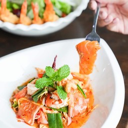 ยำแซลมอนแบบไทย