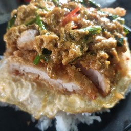 ข้าวไข่ข้นไก่กรอบผงกะหลี่