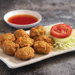 ลูกชิ้นไก่สับก้อนทอด  Deep Fried Minced Chicken Balls