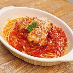 สปาเก็ตตี้มีทบอลซอสมะเขือเทศ(หมู)