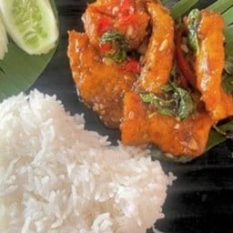 เนื้อปลากะพงสามรสราดข้าว