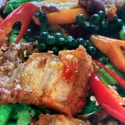 ข้าว ผัดฉ่าหมูกรอบ