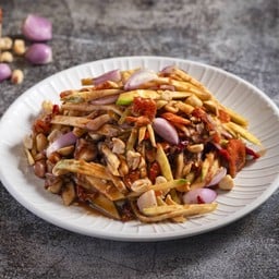 ตำมะม่วงกะปิ Shreded Mango Spicy Salad with Shrimp Paste