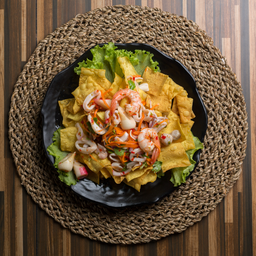 ยำเกี๊ยวกรอบ