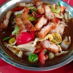 ตำเส้นเล็กหมูกรอบ