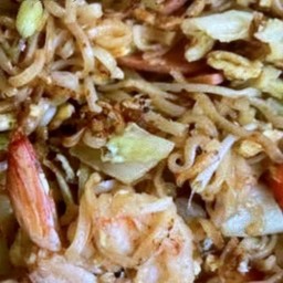 ผัดมาม่าต้มยำกุ้ง