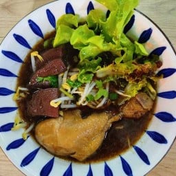 อาปา บะหมี่ไก่ตุ๋น