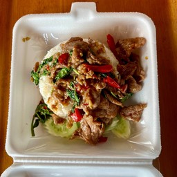 กะเพราหมูนุ่ม