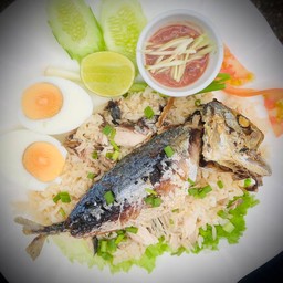 ข้าวแมว (ข้าวคลุกปลาทู น้ำพริก ไข่ต้ม)