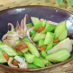 ผัดแตงกวาหมึกใส่ไข่