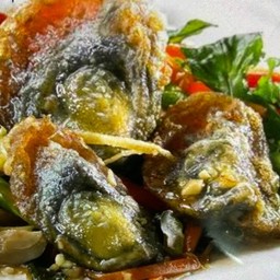 ข้าวกระเพราไข่เยี่ยวม้ากระเพรากรอบ(ไข่2ฟอง)