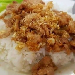 หมูกระเทียม + ไข่ดาว