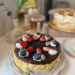 BASQUE BURNT CHEESECAKE