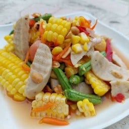 ตำข้าวโพดหมูยอ