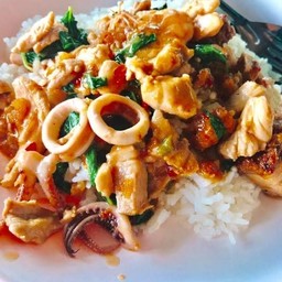 ผัดกะเพรารวมมิตร