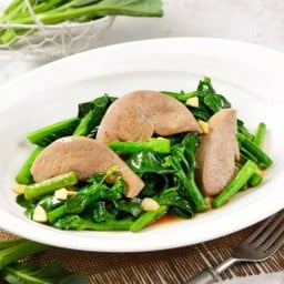 คะน้าฮ่องกงผัดตับหมู