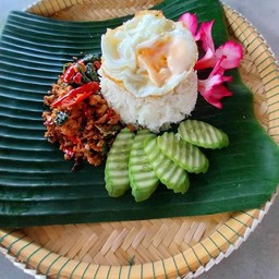 กระเพรามะนาว หมูสับ+ไข่ดาว