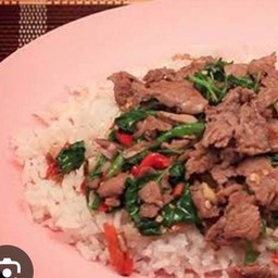 ข้าวกะเพราเนื้อ