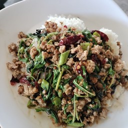 กระเพราหมูสับ