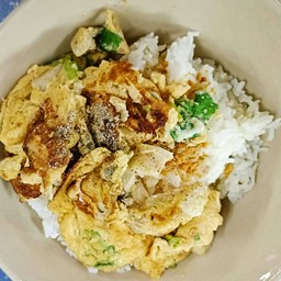 ข้าวต้มแห้งปลาผัดไข่