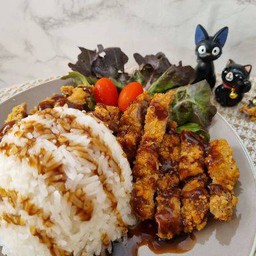 ข้าวหน้าหมูทอดชุบเกล็ดขนมปัง