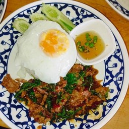 ข้าวกะเพราเนื้อหมัก