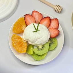 กรีกโยเกิร์ต สตรอว์เบอร์รี่ กีวี่ ส้ม