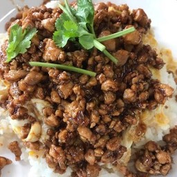 ข้าวเนื้อสับกระเทียม