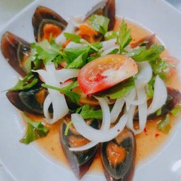 ยำไข่เยี่ยวม้า