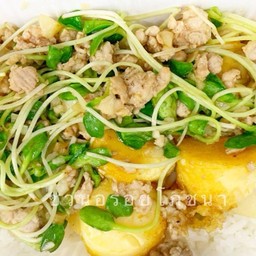 D ต้นอ่อนทานตะวันผัดเต้าหู้ หมูสับ