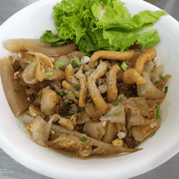 คั่วไก่ + ปลาหมึก + หมูบะเต็ง