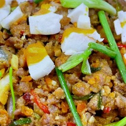 ข้าวหมูสับผัดไข่เค็ม