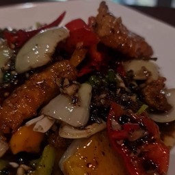 ผัดพริกไทยดำเนื้อปลากะพง