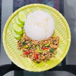 กะเพราพริกขี้หนู ครัวเอ็มเจ