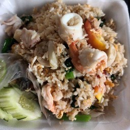 ร้านพี่เจตและก๋วยเตี๋ยวตามสั่ง