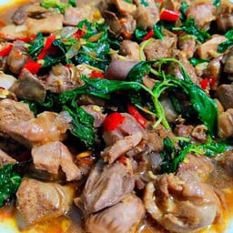 ผัดกะเพรากึ๋นไก่