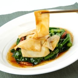 คะน้าฮ่องกงผัดเป๋าฮื้อญี่ปุ่น