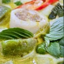 ข้าวเขียวหวานปลาหมึก