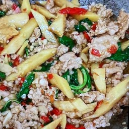 ข้าวพริกแกงหน่อไม้หมูสับ