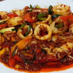 หมึกพริกเผาราดข้าว