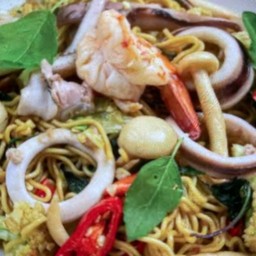 มาม่าผัดขี้เมาทะเล